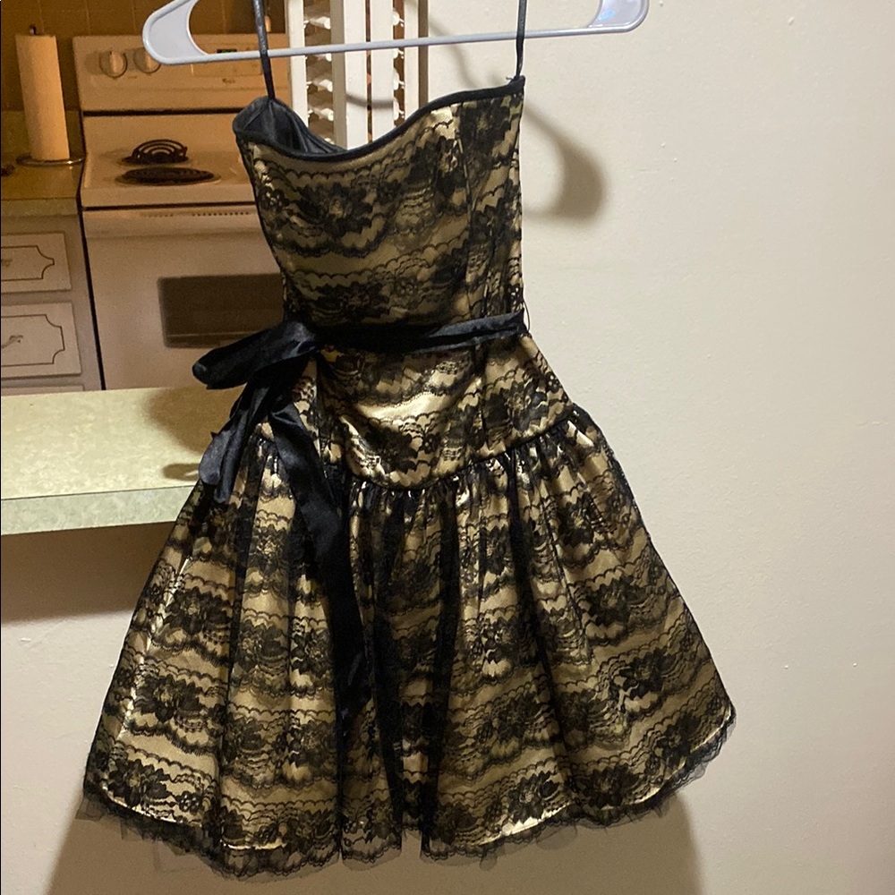 Jessica McClintock Black and Gold Lace Mini strapless Dress